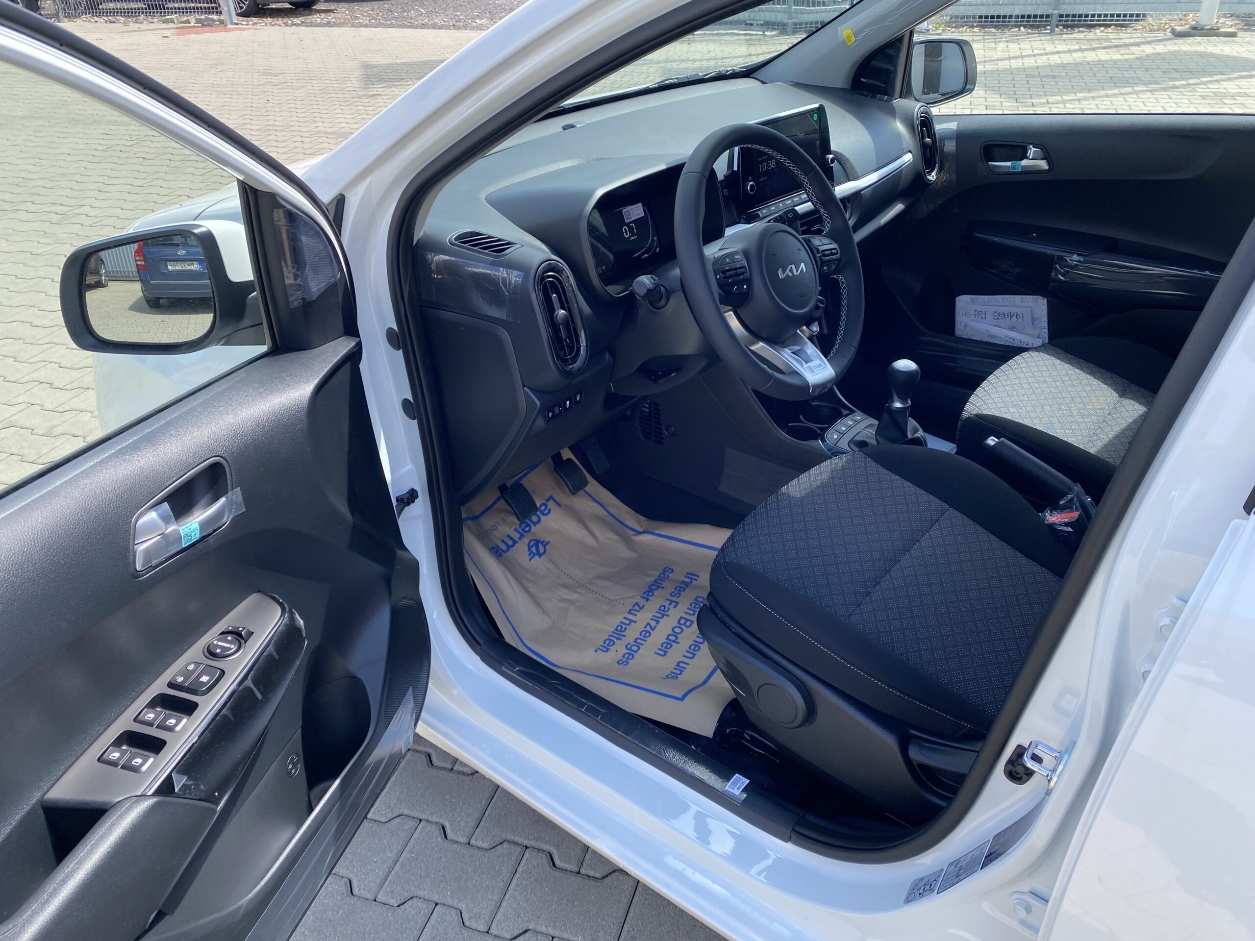 Kia Picanto - Image 10