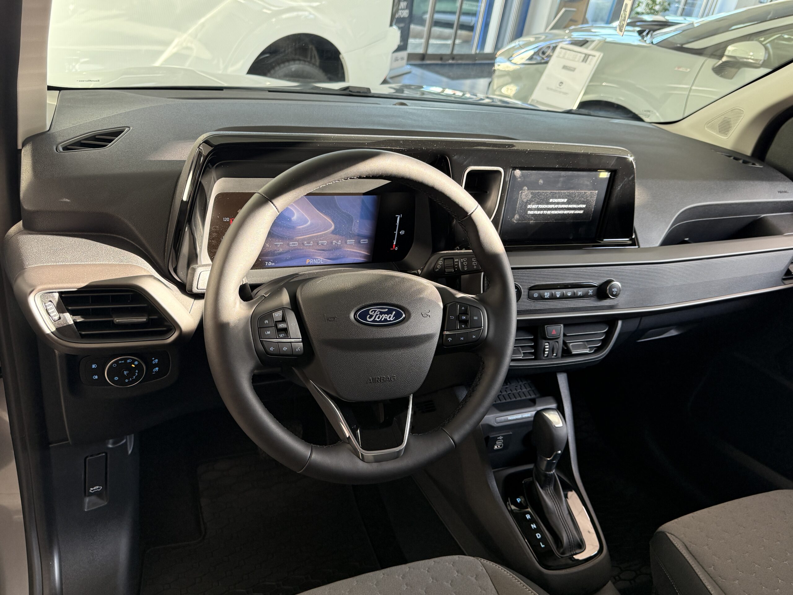 Ford Tourneo Courier 1.0 EcoBoost 125k A7 (92kW) Tourneo Titanium - Image 4