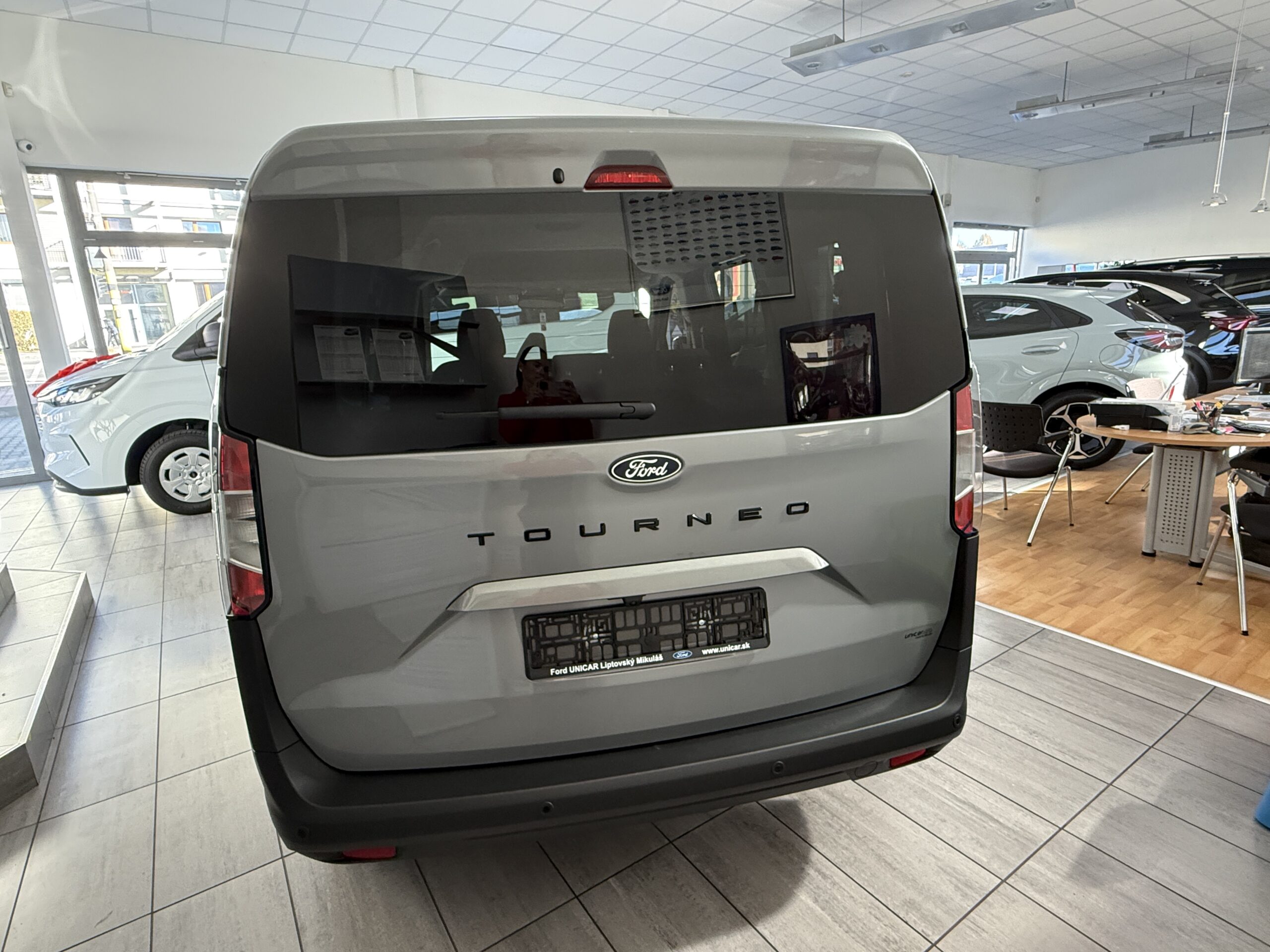 Ford Tourneo Courier 1.0 EcoBoost 125k A7 (92kW) Tourneo Titanium - Image 6