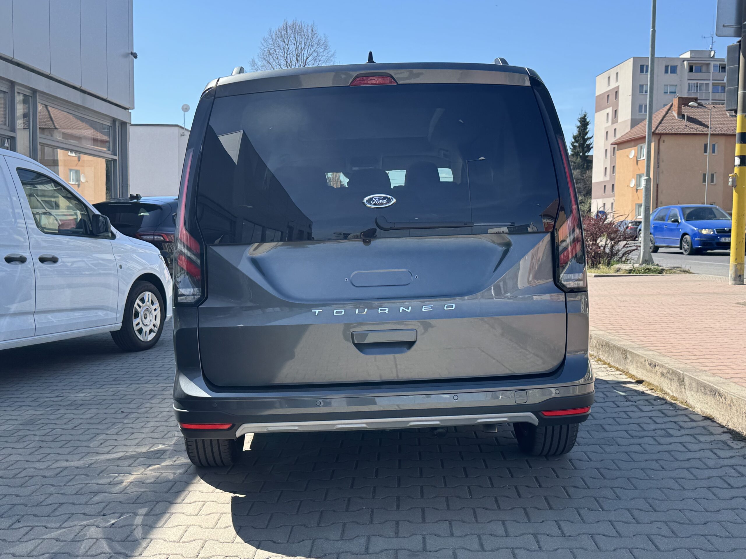 Ford TOURNEO CONNECT 2.0 EcoBlue 122k A7 (90kW) – FWD Grand Tourneo Active - Image 2