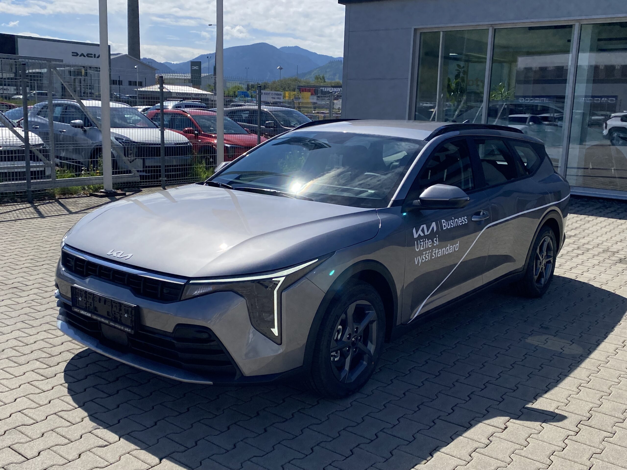 Kia K4 SW - Image 1