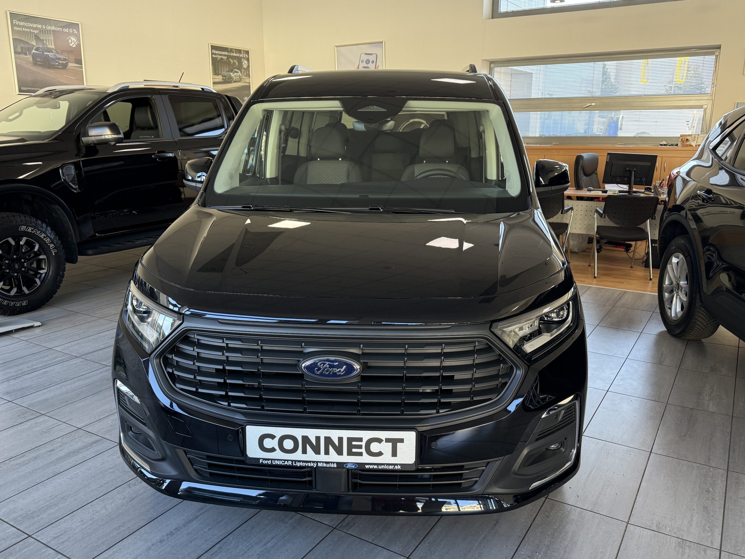 Ford TOURNEO CONNECT 2.0 EcoBlue 122k A7 (90kW) – FWD Grand Tourneo Titanium - Image 3